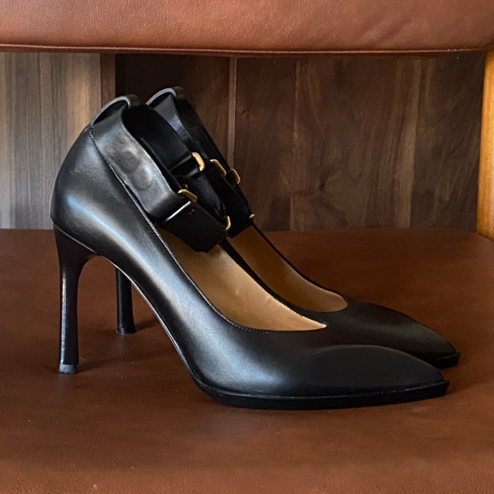 LANVIN fall/winter 2011 runway black leather pumps